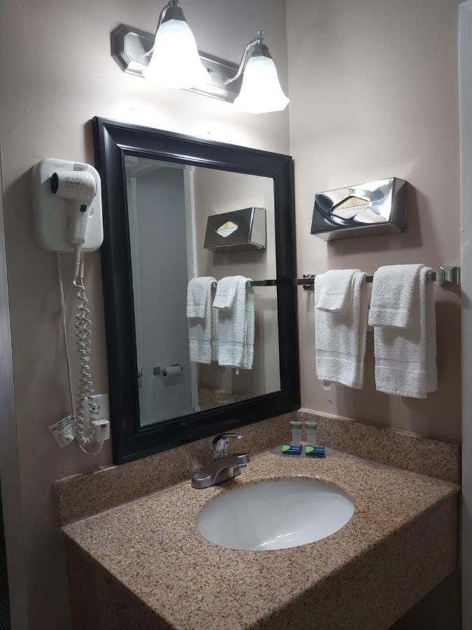 Arnprior Motor Inn Екстериор снимка