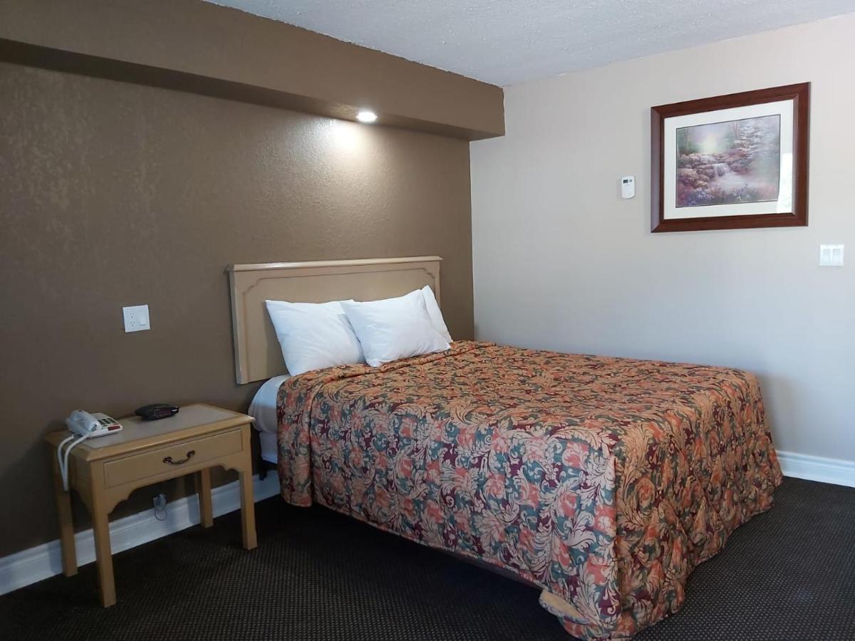 Arnprior Motor Inn Екстериор снимка