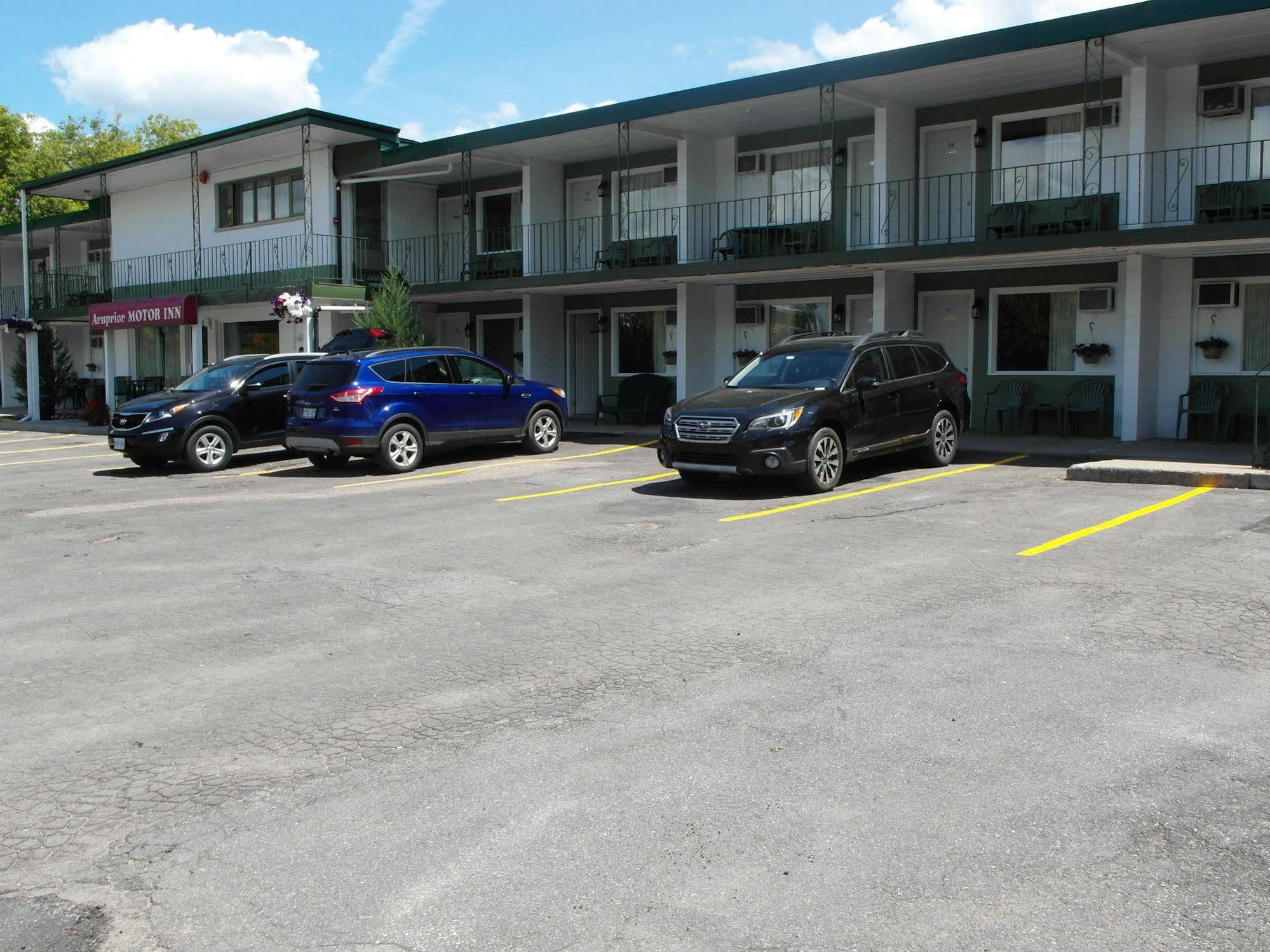 Arnprior Motor Inn Екстериор снимка